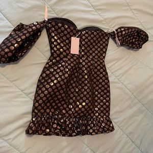 Off the shoulder mini dress gold and black.